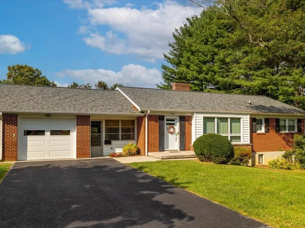 1004 Kentwood Dr, Blacksburg, VA 24060