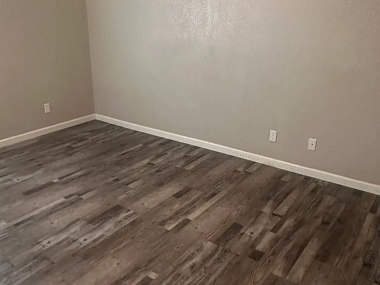 Creekwood Apartments — Photo 10