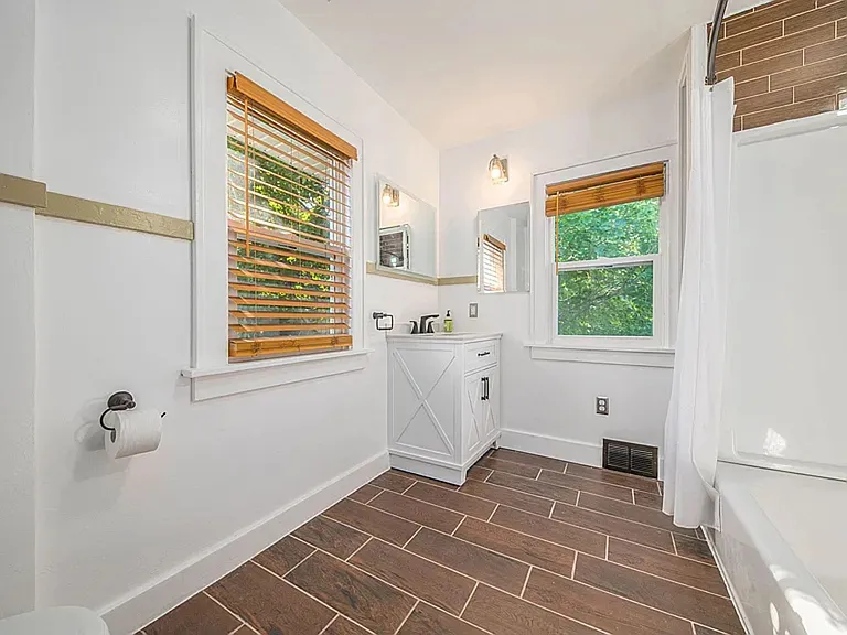 441 Forest St — Photo 11