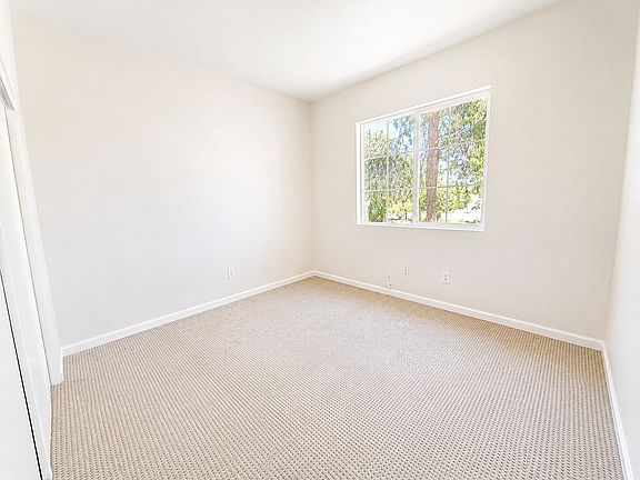 4th image of 120 Mahogany Ln