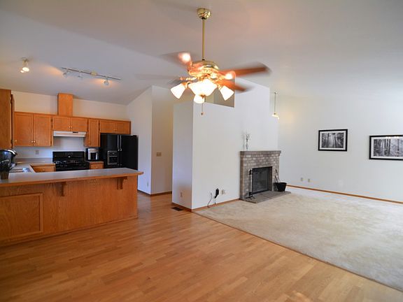 4th image of 387 White River Dr