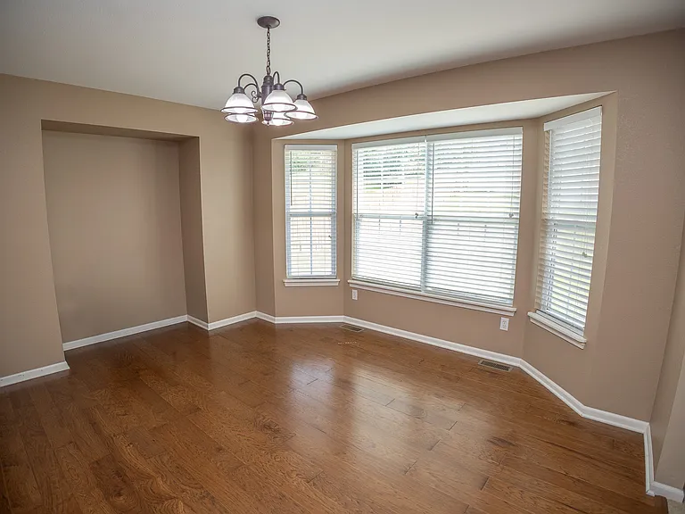 3725 Oxford Rd — Photo 8