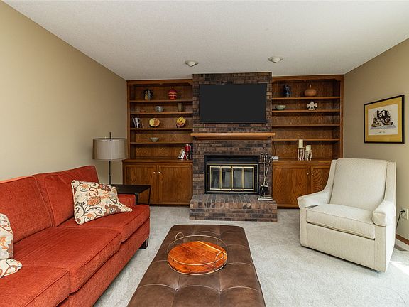 2nd image of 7944 Roseland Dr