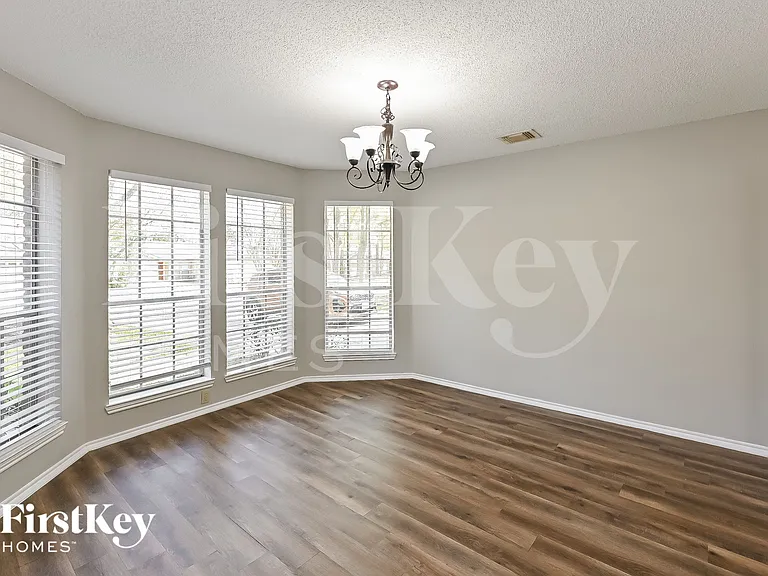 70 Timberspire Ln — Photo 4