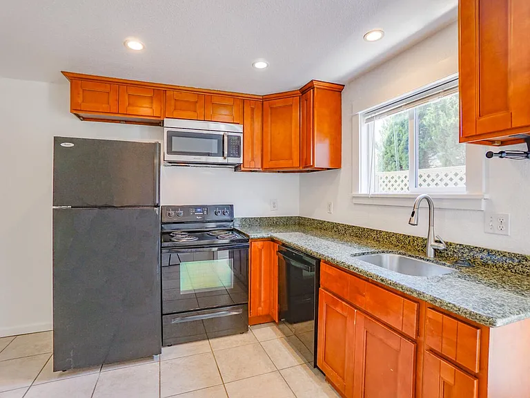 Trees Apartment Available Now — Photo 26