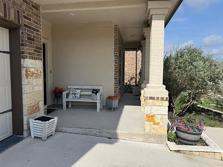 1008 Bluewood Bnd — Photo 13