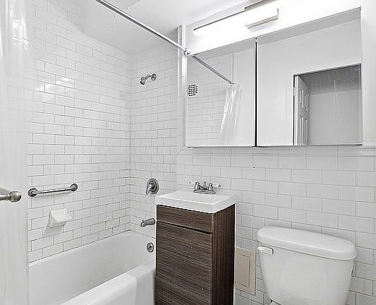 5th image of 110 E 36th St APT 5B