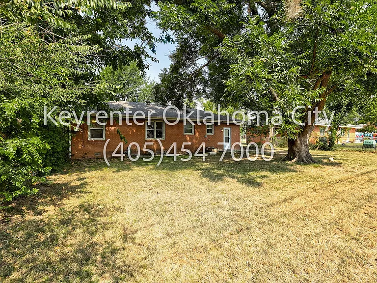 1520 Rowena Ln — Photo 31