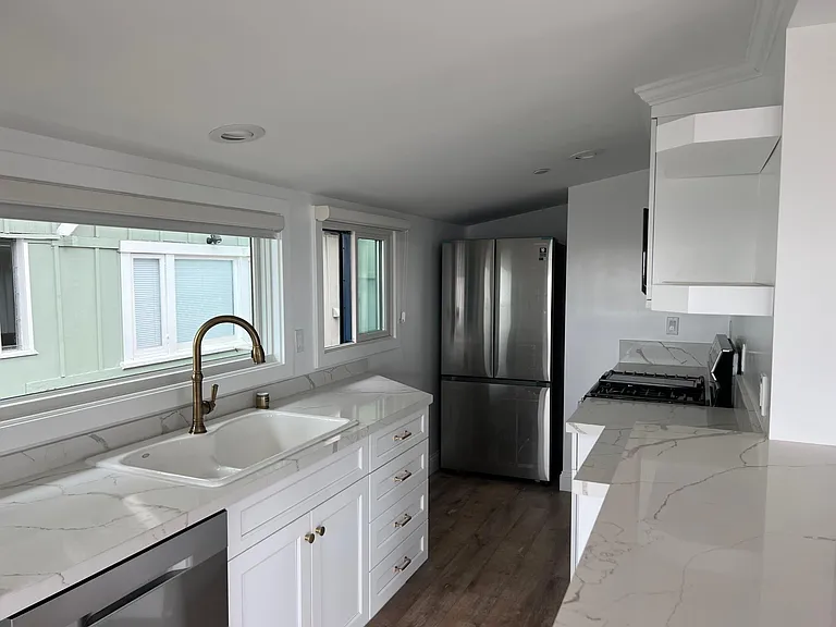 2742 S Coast Hwy — Photo 13