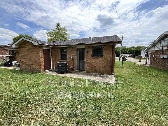 2nd image of 3643 Village Trl #A