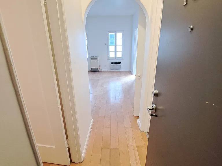 839 Parkman Ave — Photo 2