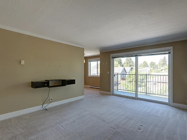 939 N 101st St #302 — Photo 10