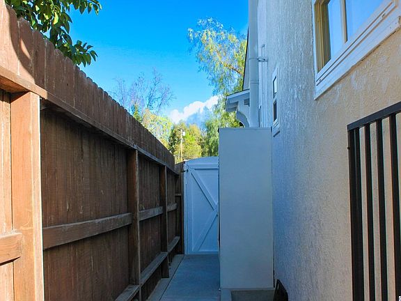 3rd image of 5181-5183 Canoga Ave