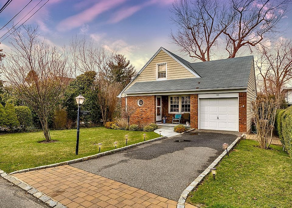 2nd image of 155 Manhasset Ave