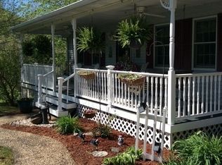 61 Mannon Dr, Alum Creek, WV 25003