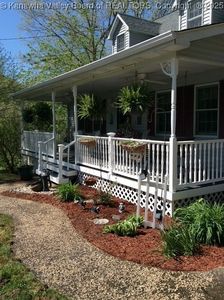 61 Mannon Dr, Alum Creek, WV, 25003