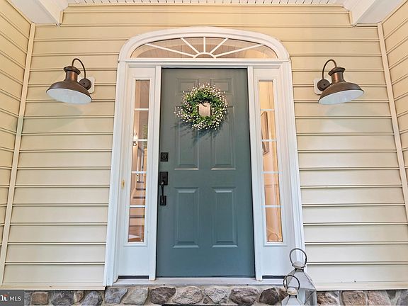 5th image of 30 Finch Ct
