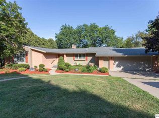 1225 Arrowhead Dr, Dubuque, IA 52003