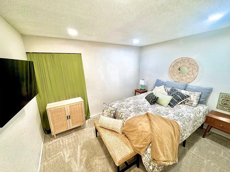 Second room with a smart TV