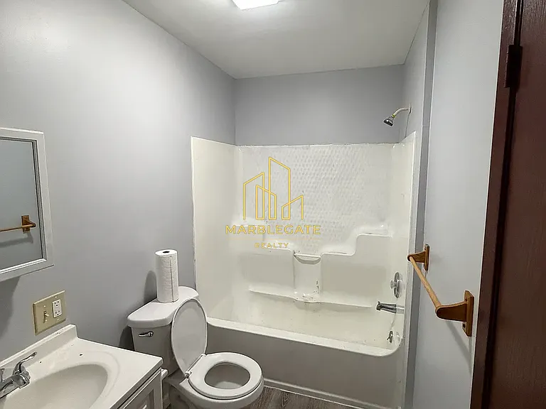 352 S 6th St #22A — Photo 9