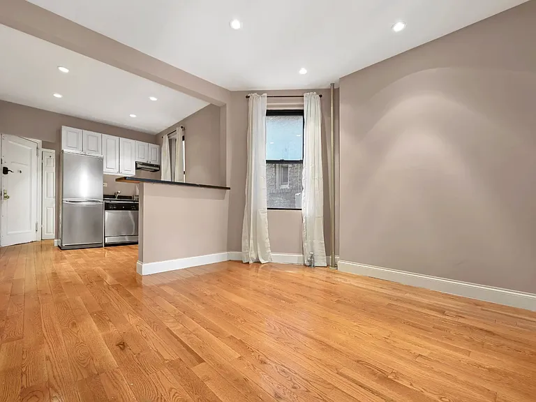 715 E 5th St #3-B — Photo 13