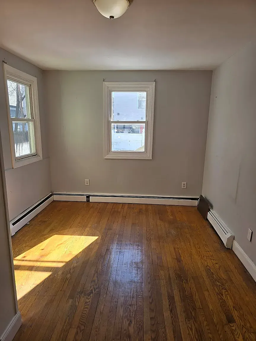 3 bed, 1000 sqft, $2,099 — Photo 3