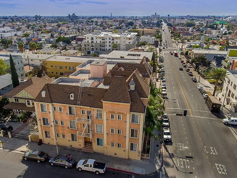 Soto Rose Apartments — Photo 47