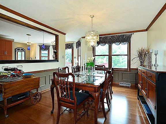 4th image of 307 Pine Valley Dr