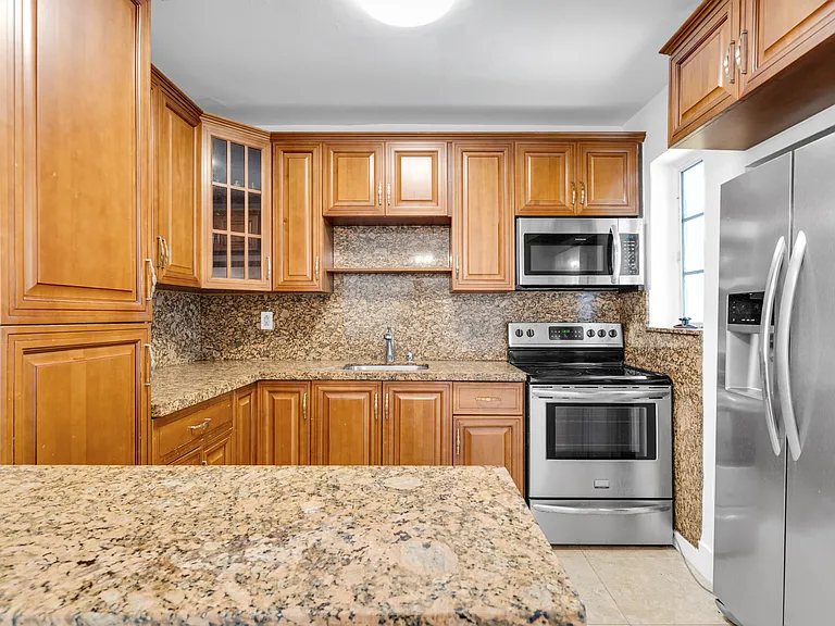 1040 SW 73rd Ct — Photo 11