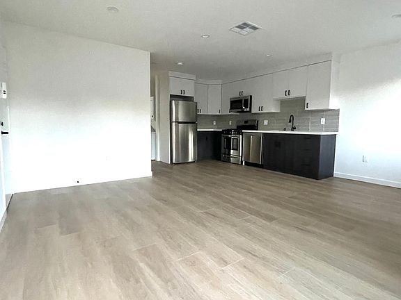 2nd image of 611 N Occidental Blvd APT 8
