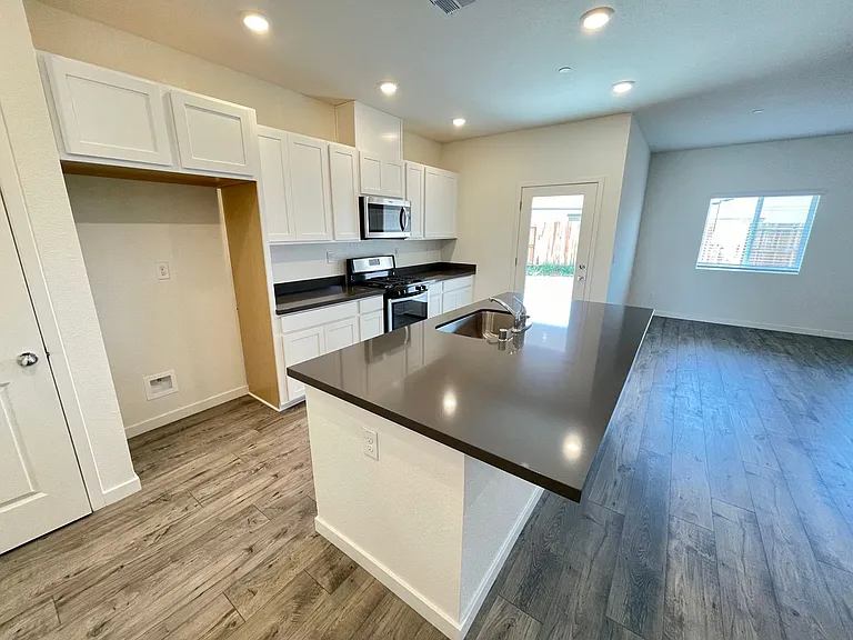 754 Tamarack Ct — Photo 14