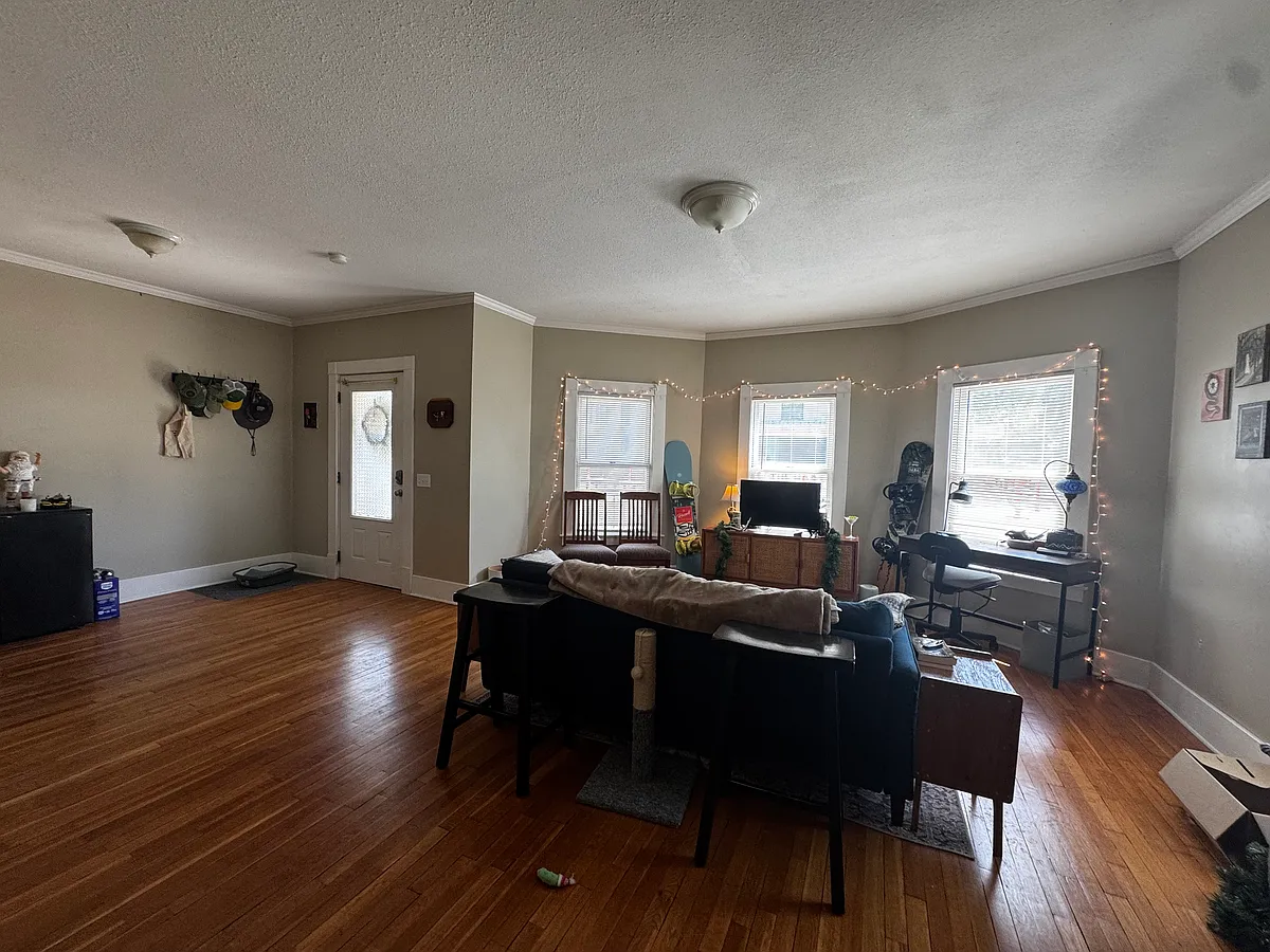 Building Photo - 728 Poyntz Ave #1