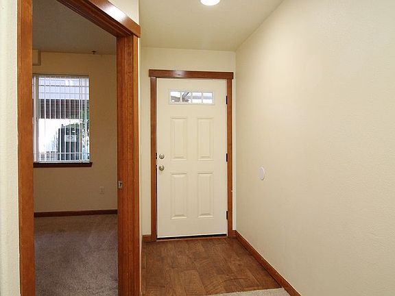 4th image of 123 NE 172nd Ave APT 104