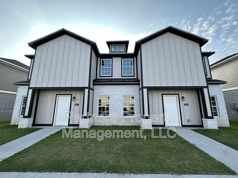 1st image of 928 S Amarillo Ave