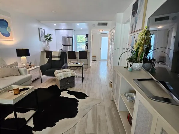 9081 Lime Bay Blvd APT 302, Tamarac, FL 33321