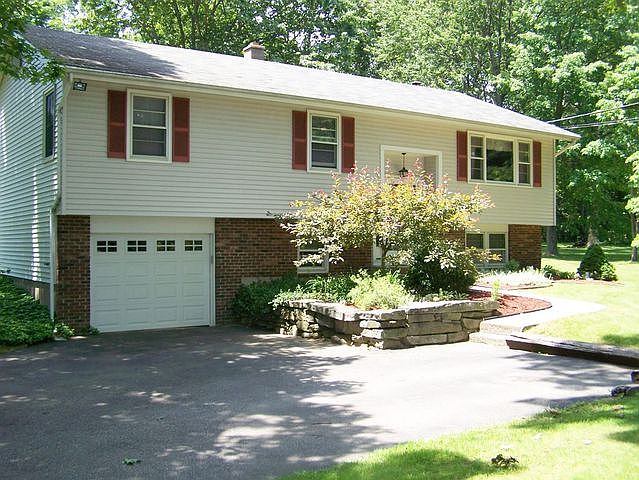 1st image of 45 Lakespring Dr