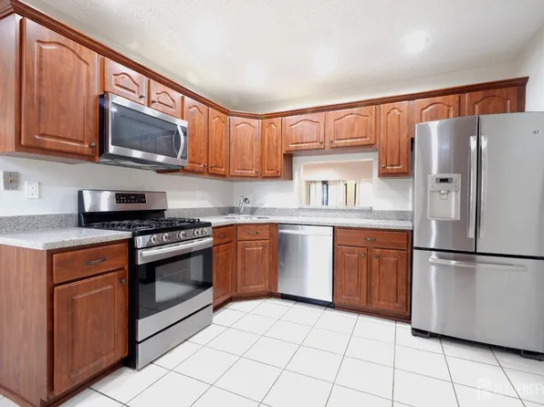 19 Pear Tree Ln, Franklin Park, NJ 08823