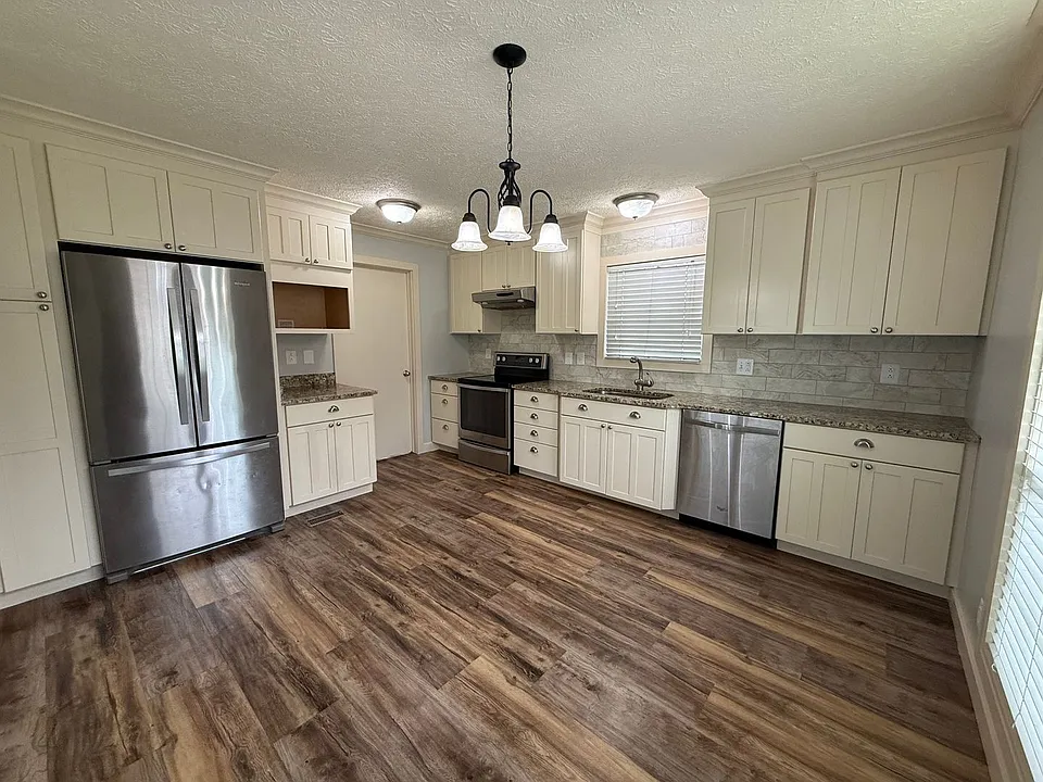 5806 Quaker Pkwy