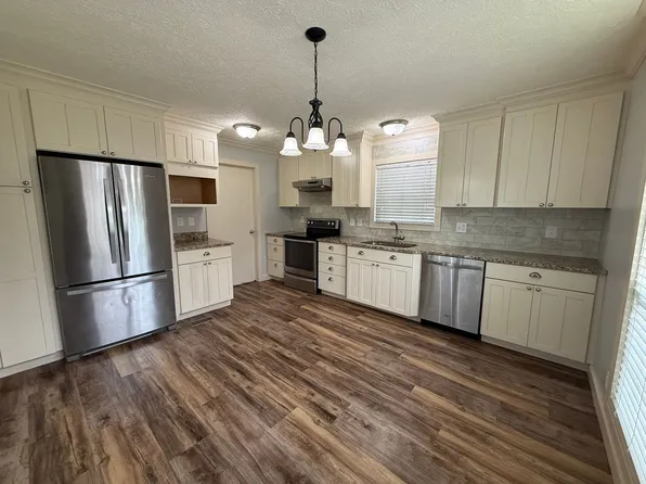 5806 Quaker Pkwy, Lynchburg, VA 24502