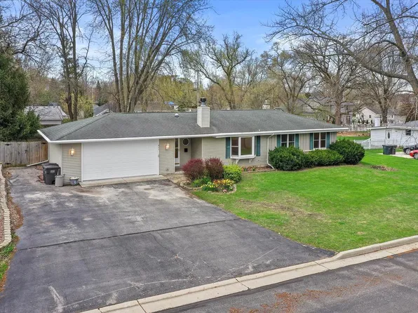 411 Henry STREET, Mukwonago, WI 53149