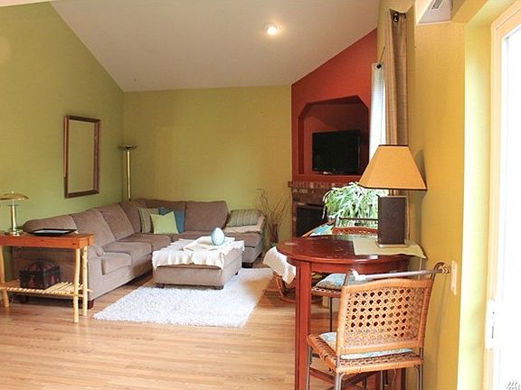 Wonderful open great room with vaulted ceilings, laminate floors and gas fireplace.