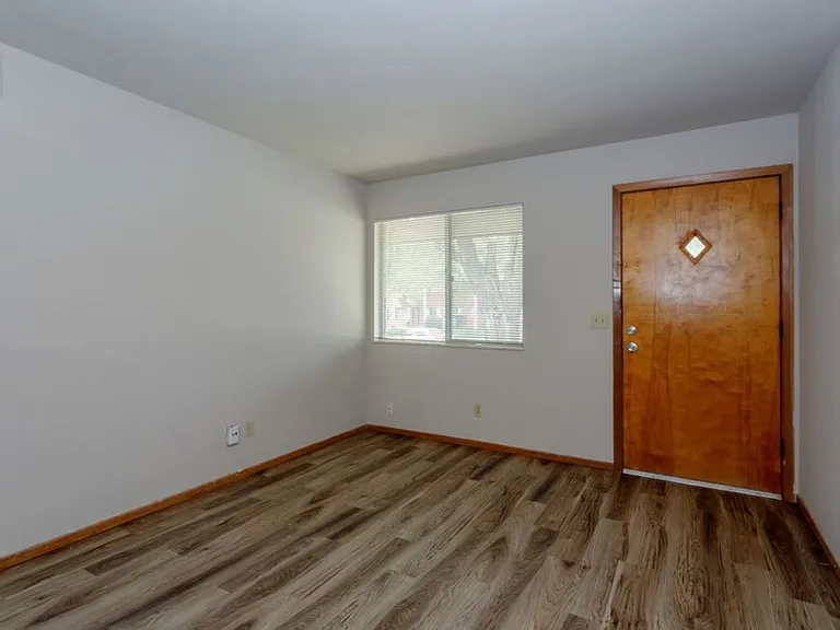 7670 N Euclid Ave — Photo 16