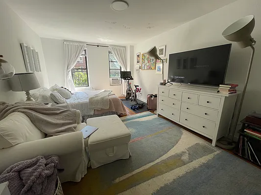 Rented by SP Brokerage Inc | media 21