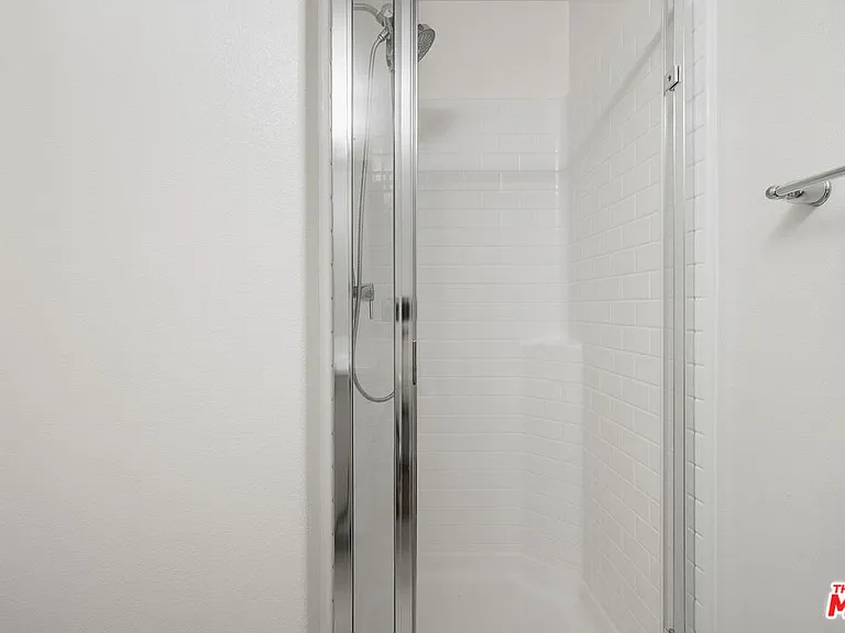 592 E Imperial Ave — Photo 11