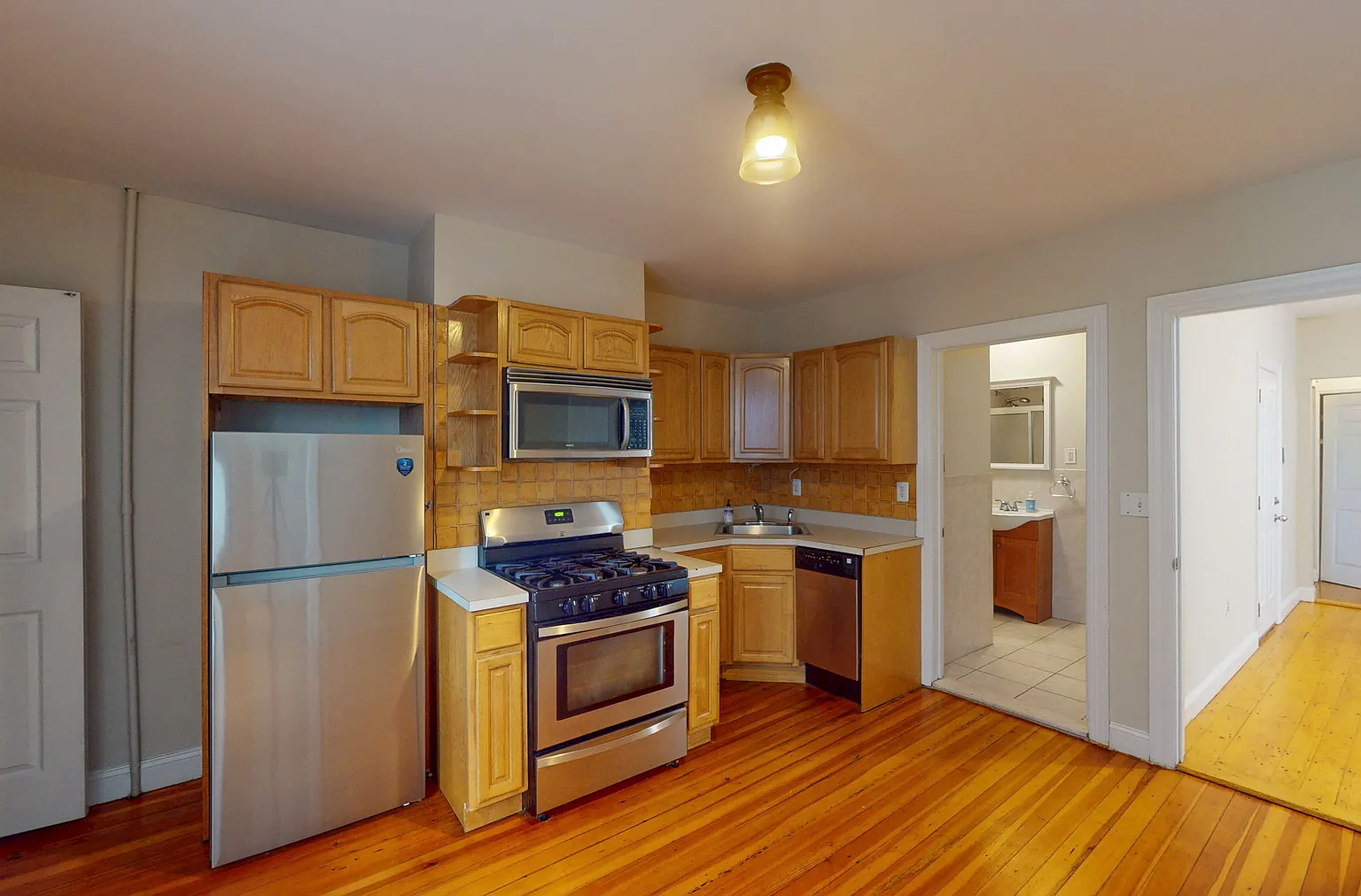 3 bed, 1100 sqft, $3,500 — Photo 3