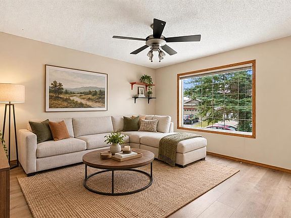 2nd image of 219 Coral Springs Cir W