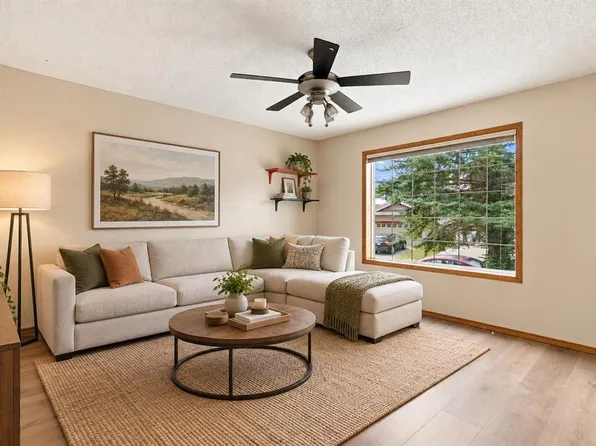 219 Coral Springs Cir W, Calgary, AB T3J 3P7