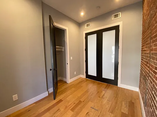 Rented by Lodger Corp | media 38