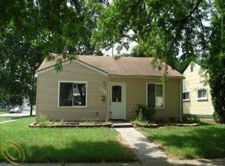 34413 Winslow St, Wayne, MI 48184