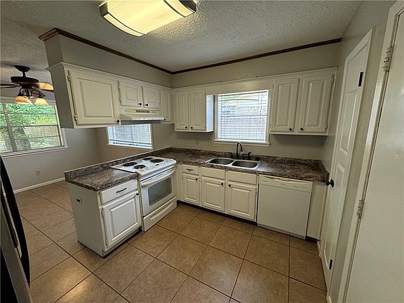 2nd image of 3017 Jennifer Dr
